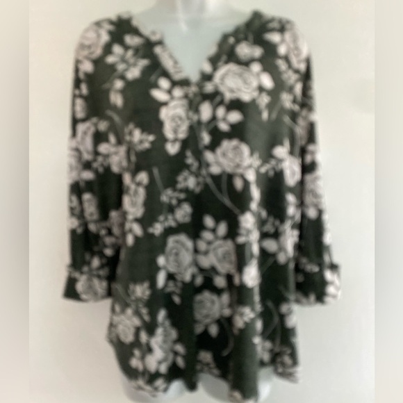 Papermoon Stretch Textured Floral Women Plus Top 1X Gray Green White - Picture 4 of 5